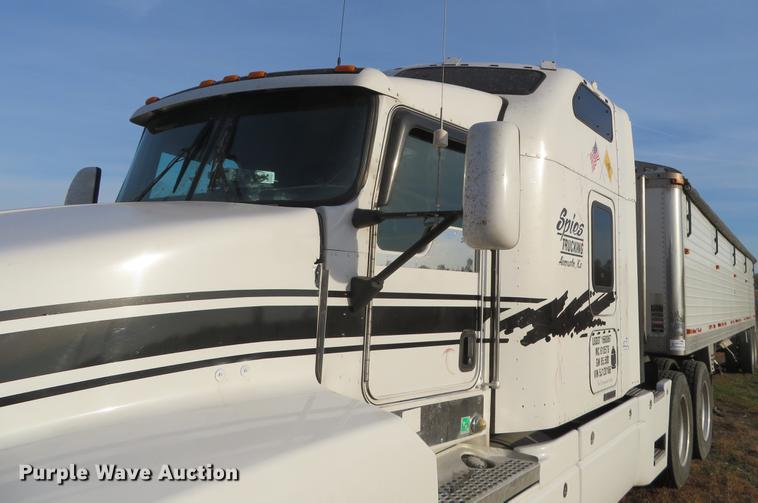 image for item DC0771 2005 Kenworth T600 semi truck