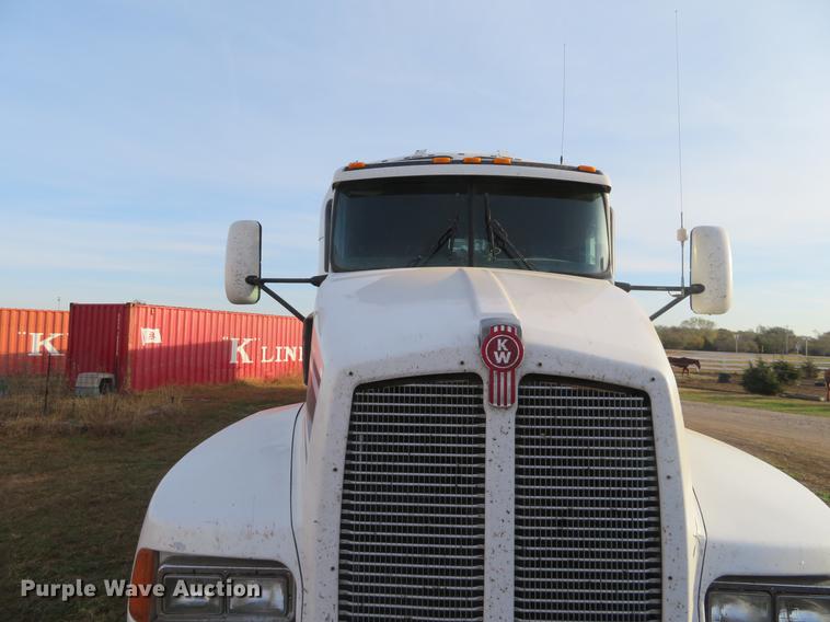 image for item DC0771 2005 Kenworth T600 semi truck