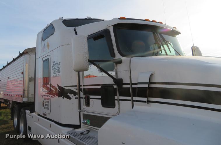 image for item DC0771 2005 Kenworth T600 semi truck