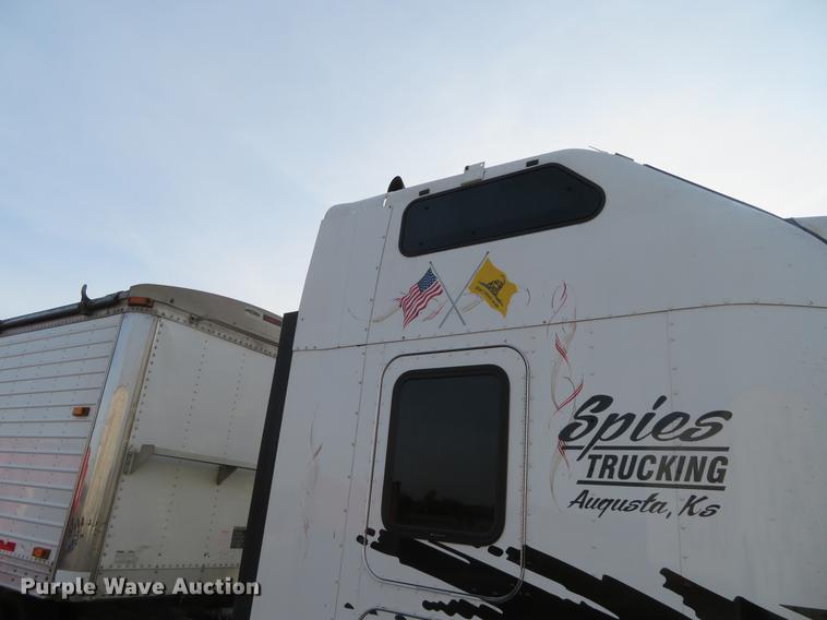 image for item DC0771 2005 Kenworth T600 semi truck