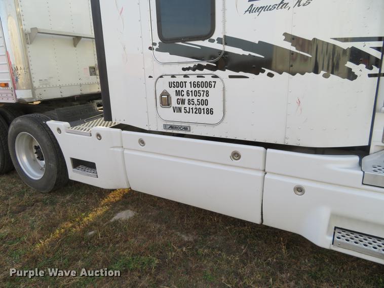 image for item DC0771 2005 Kenworth T600 semi truck