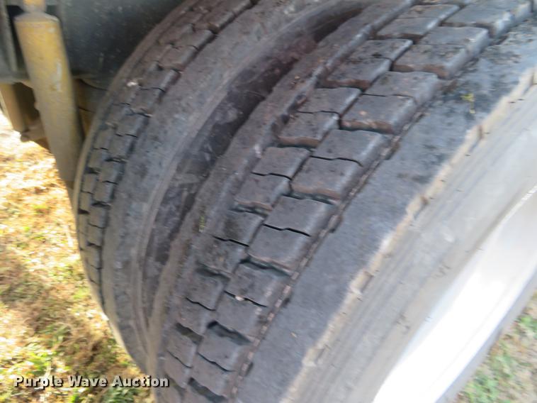 image for item DC0771 2005 Kenworth T600 semi truck