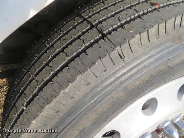 image for item DC0771 2005 Kenworth T600 semi truck