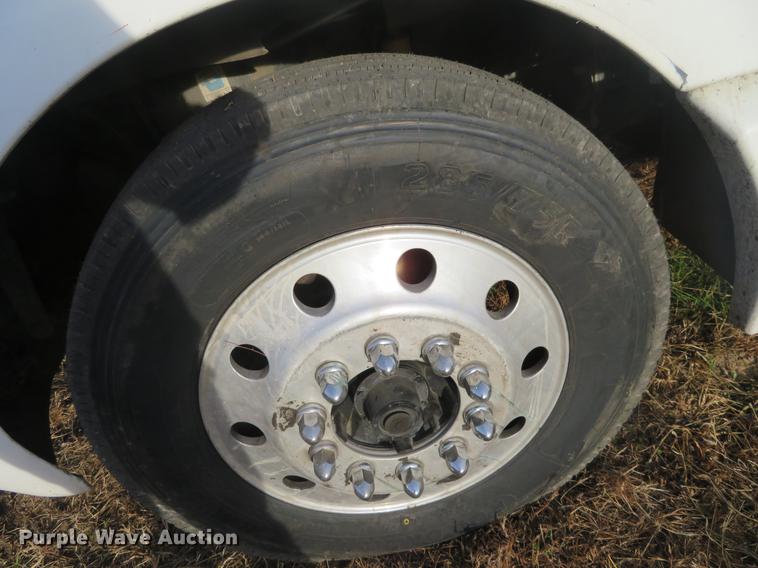 image for item DC0771 2005 Kenworth T600 semi truck