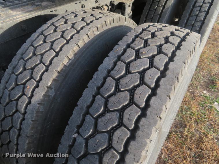 image for item DC0771 2005 Kenworth T600 semi truck