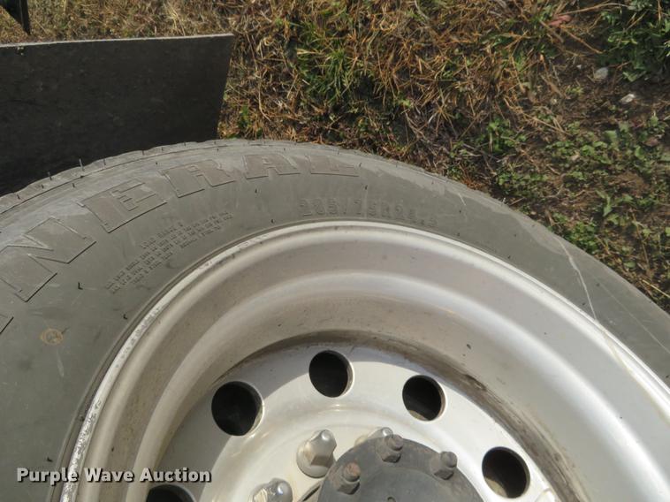 image for item DC0771 2005 Kenworth T600 semi truck