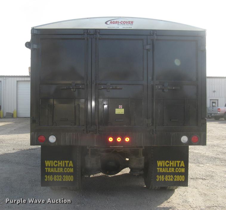 image for item DC2454 2004 Freightliner Columbia grain truck