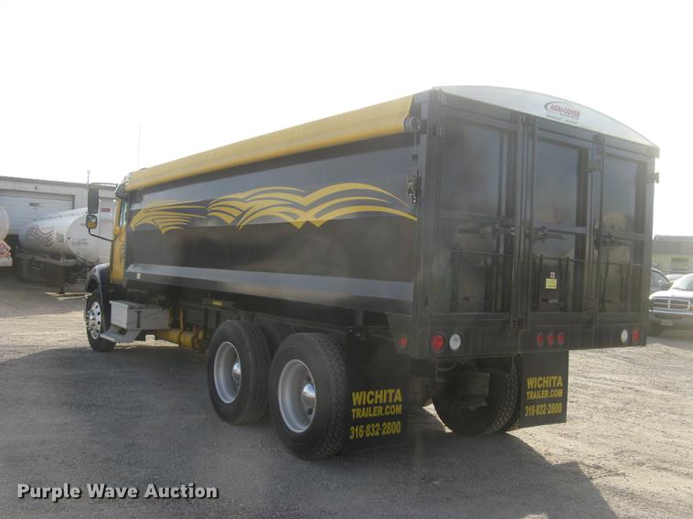 image for item DC2454 2004 Freightliner Columbia grain truck