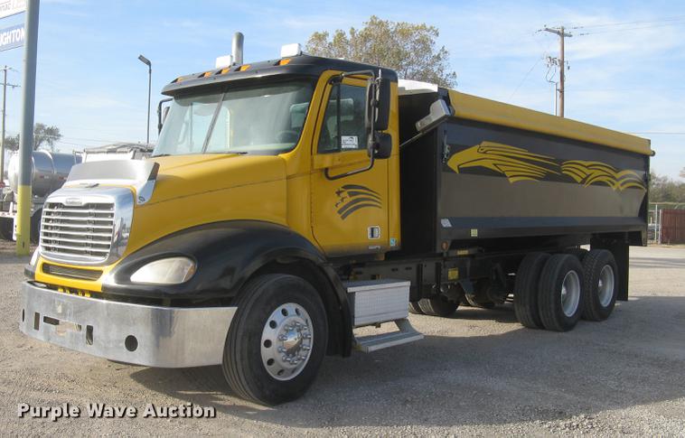 image for item DC2454 2004 Freightliner Columbia grain truck