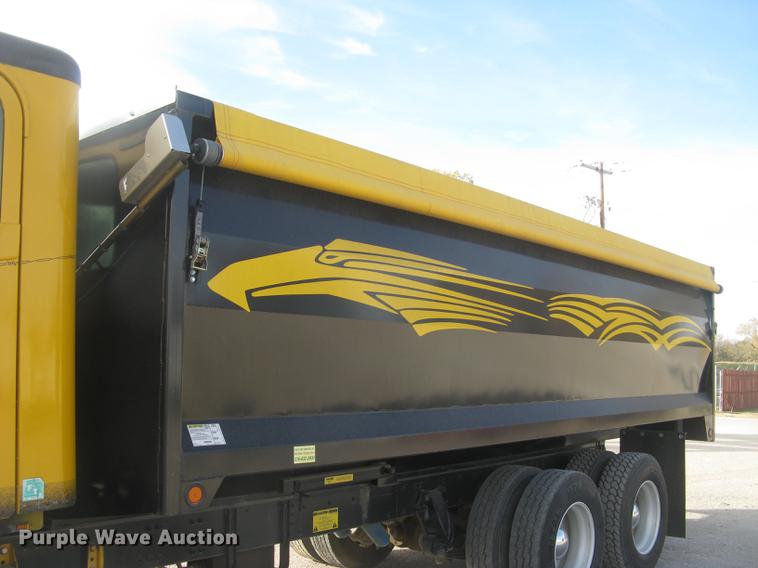 image for item DC2454 2004 Freightliner Columbia grain truck