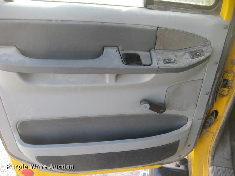 image for item DC2454 2004 Freightliner Columbia grain truck