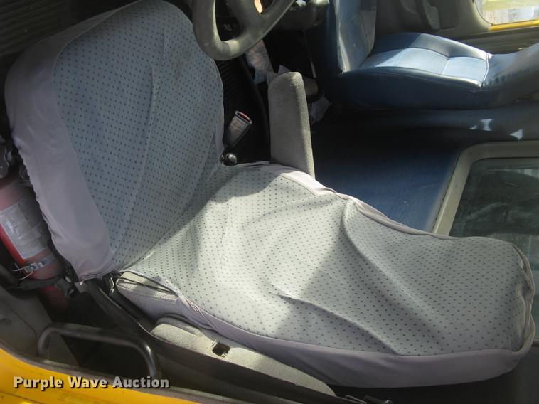 image for item DC2454 2004 Freightliner Columbia grain truck