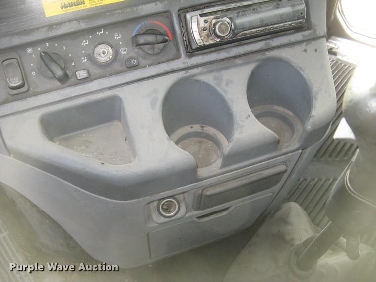 image for item DC2454 2004 Freightliner Columbia grain truck