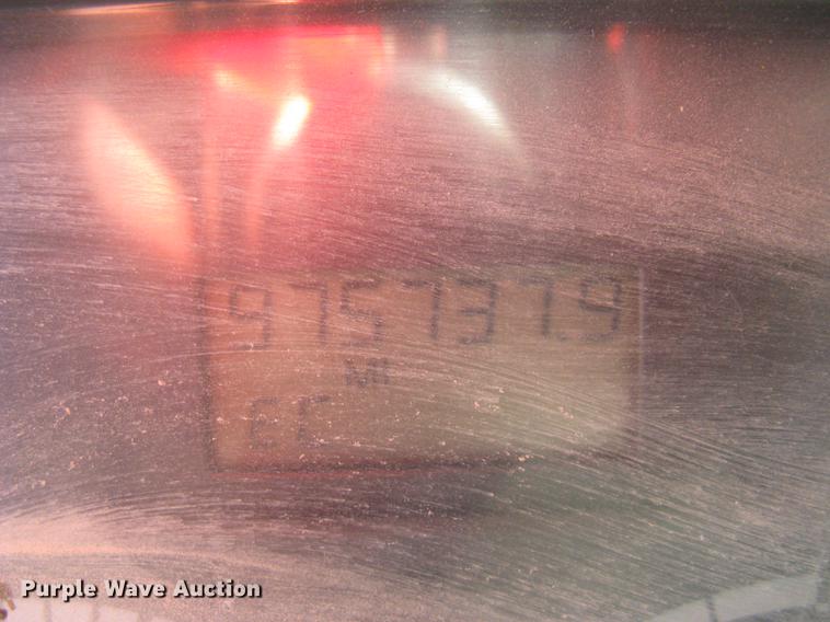 image for item DC2454 2004 Freightliner Columbia grain truck