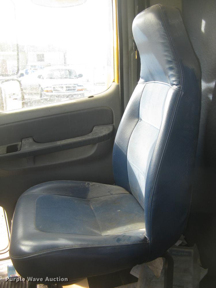 image for item DC2454 2004 Freightliner Columbia grain truck