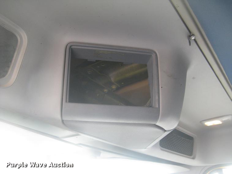 image for item DC2454 2004 Freightliner Columbia grain truck