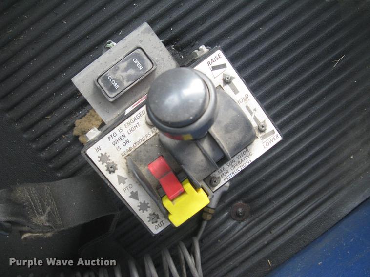 image for item DC2454 2004 Freightliner Columbia grain truck