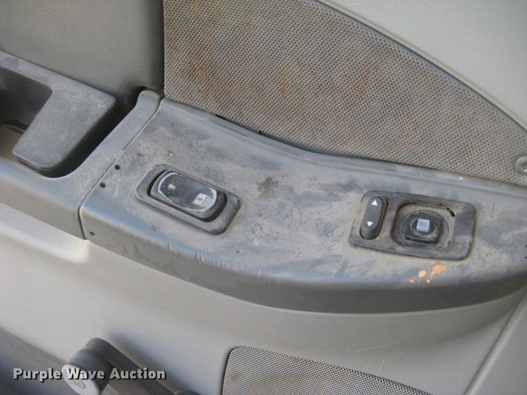 image for item DC2454 2004 Freightliner Columbia grain truck