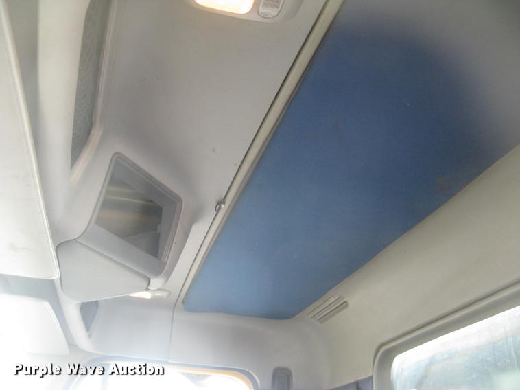 image for item DC2454 2004 Freightliner Columbia grain truck