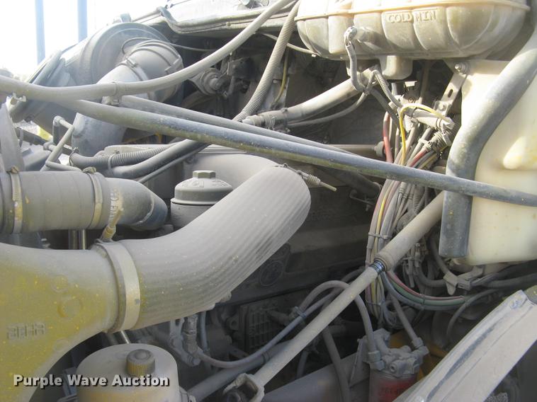 image for item DC2454 2004 Freightliner Columbia grain truck