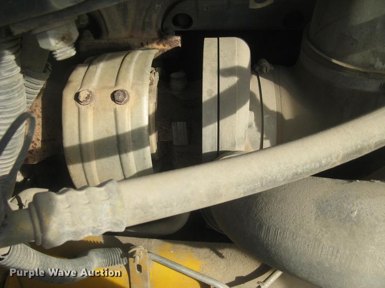 image for item DC2454 2004 Freightliner Columbia grain truck