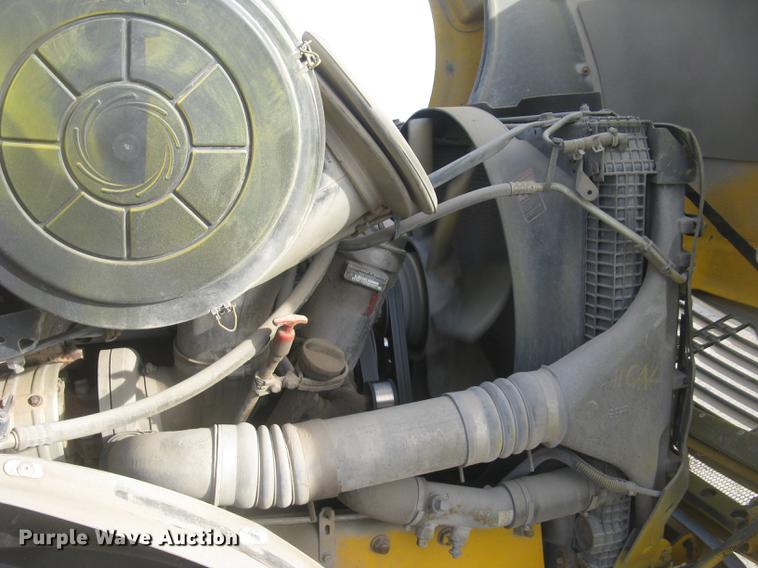 image for item DC2454 2004 Freightliner Columbia grain truck