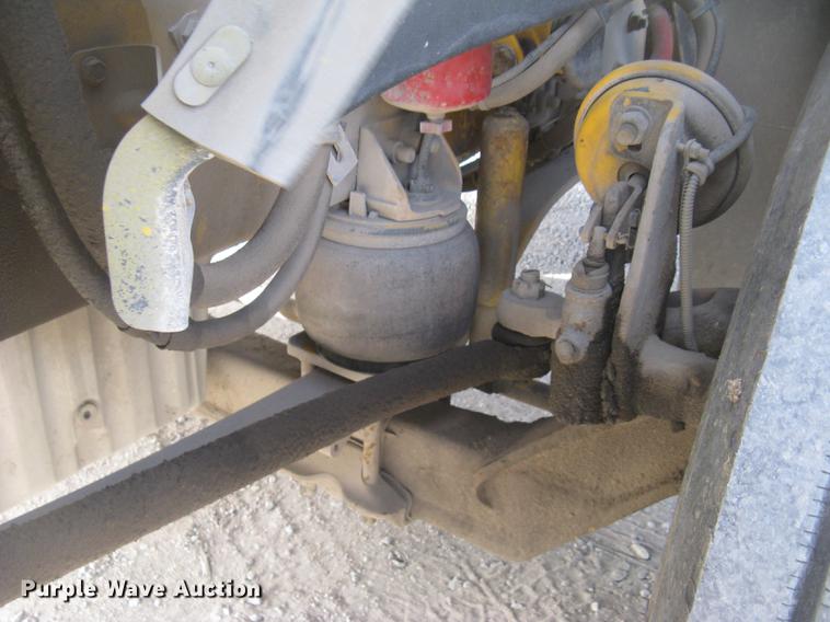 image for item DC2454 2004 Freightliner Columbia grain truck