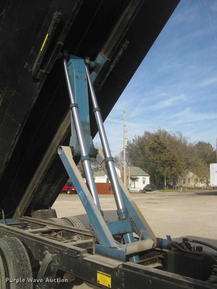 image for item DC2454 2004 Freightliner Columbia grain truck