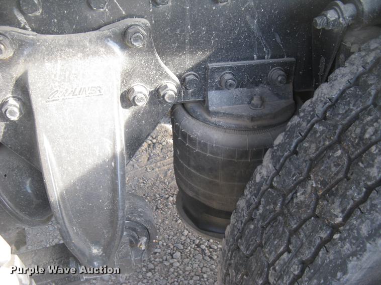 image for item DC2454 2004 Freightliner Columbia grain truck