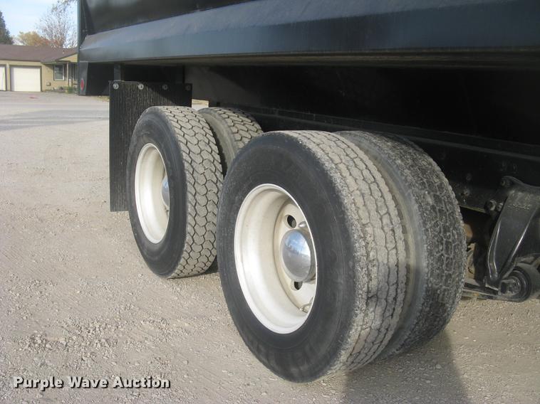 image for item DC2454 2004 Freightliner Columbia grain truck