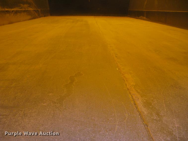 image for item DC2454 2004 Freightliner Columbia grain truck