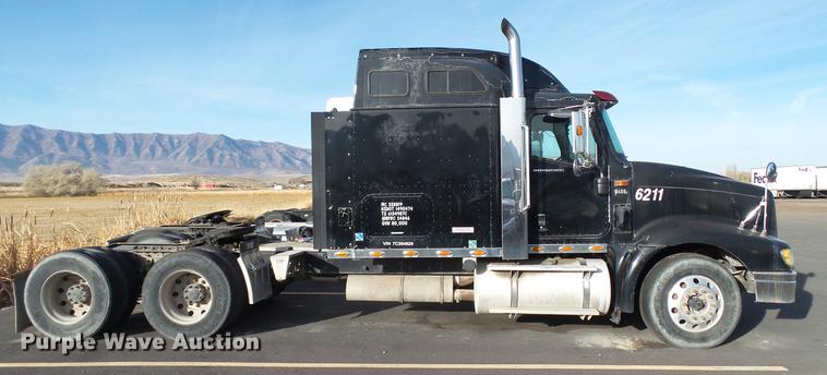 image for item DC2522 2007 International 9400i semi truck