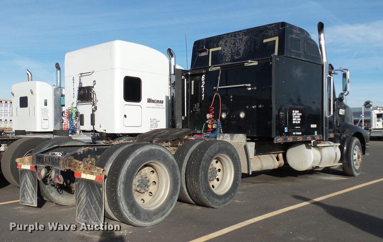 image for item DC2522 2007 International 9400i semi truck