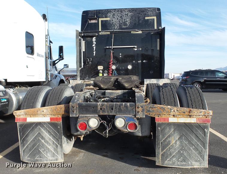 image for item DC2522 2007 International 9400i semi truck