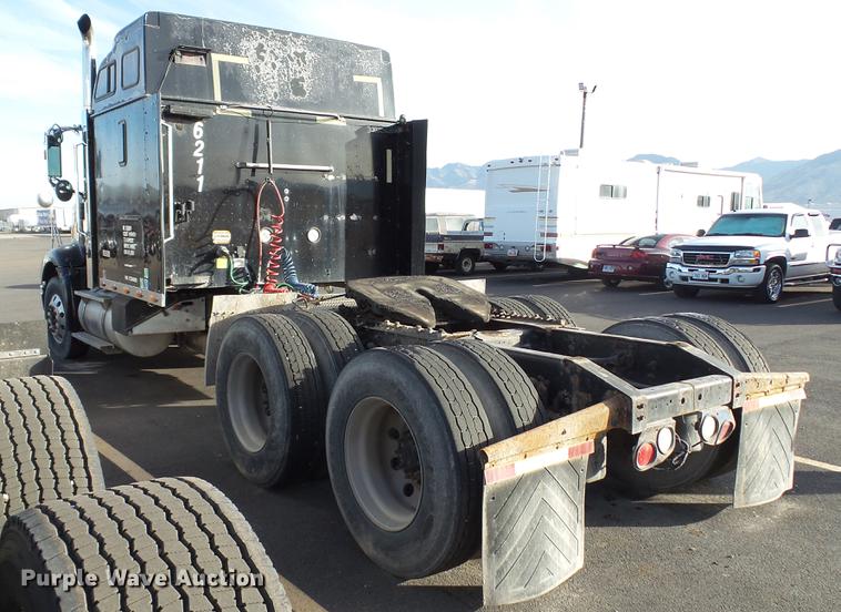 image for item DC2522 2007 International 9400i semi truck