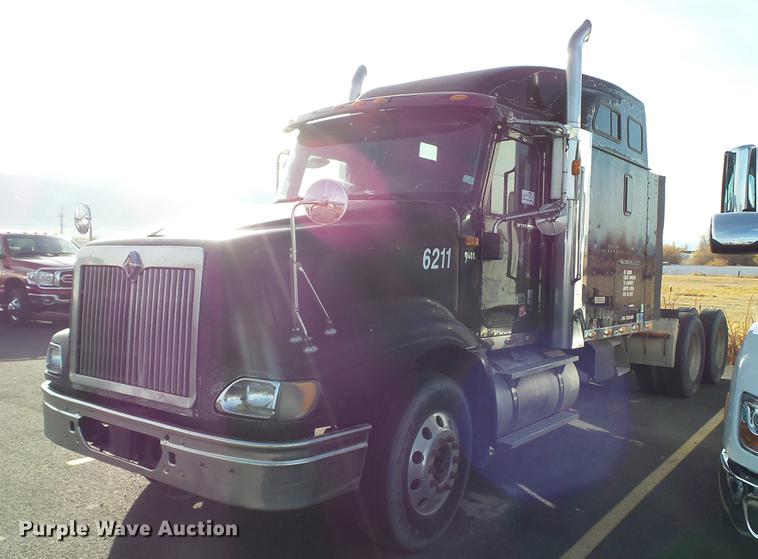 image for item DC2522 2007 International 9400i semi truck