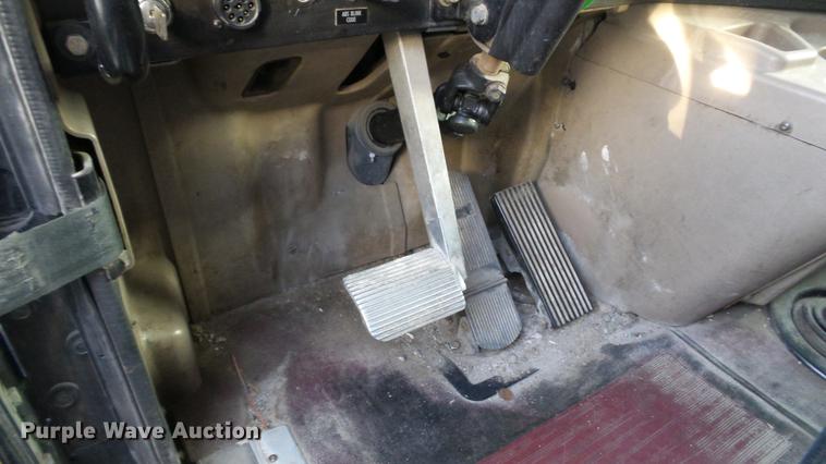 image for item DC2522 2007 International 9400i semi truck