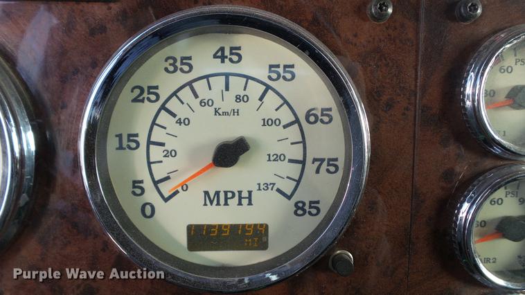 image for item DC2522 2007 International 9400i semi truck