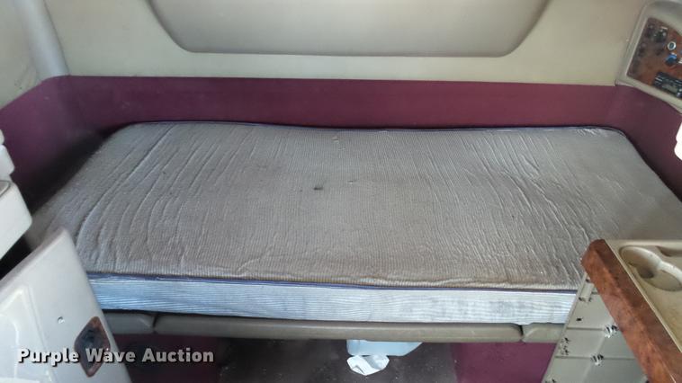 image for item DC2522 2007 International 9400i semi truck