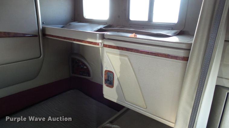 image for item DC2522 2007 International 9400i semi truck