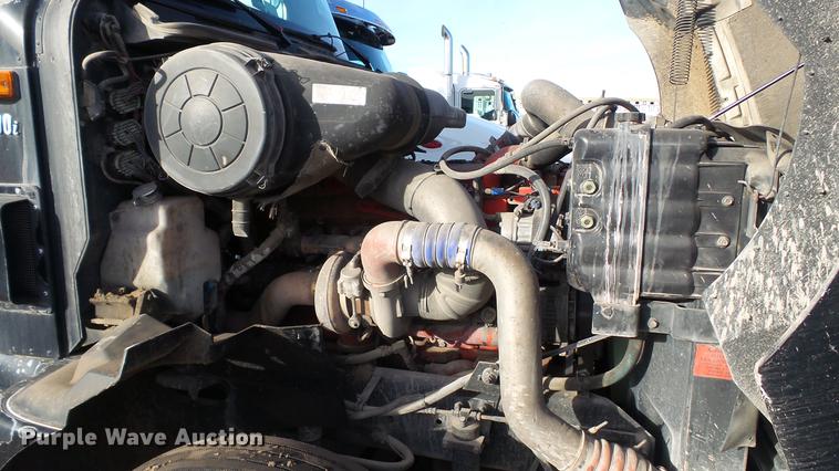 image for item DC2522 2007 International 9400i semi truck