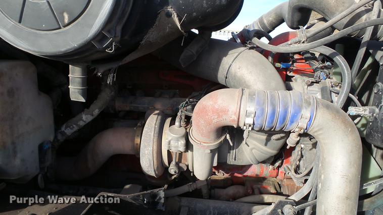 image for item DC2522 2007 International 9400i semi truck