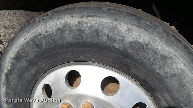 image for item DC2522 2007 International 9400i semi truck