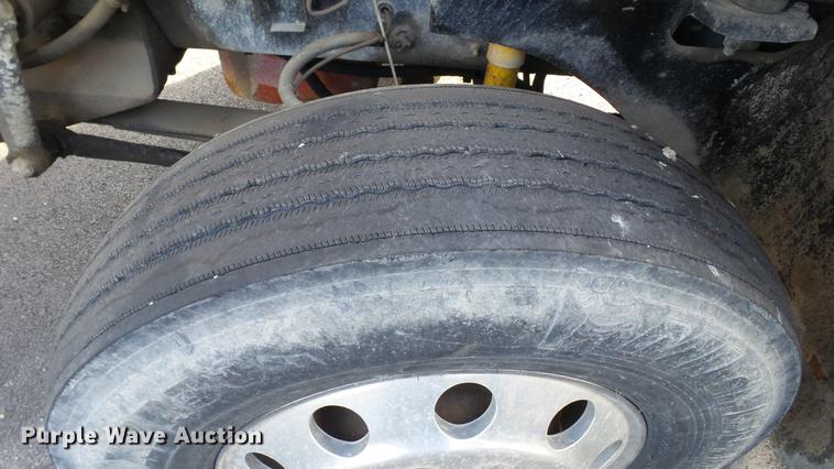 image for item DC2522 2007 International 9400i semi truck