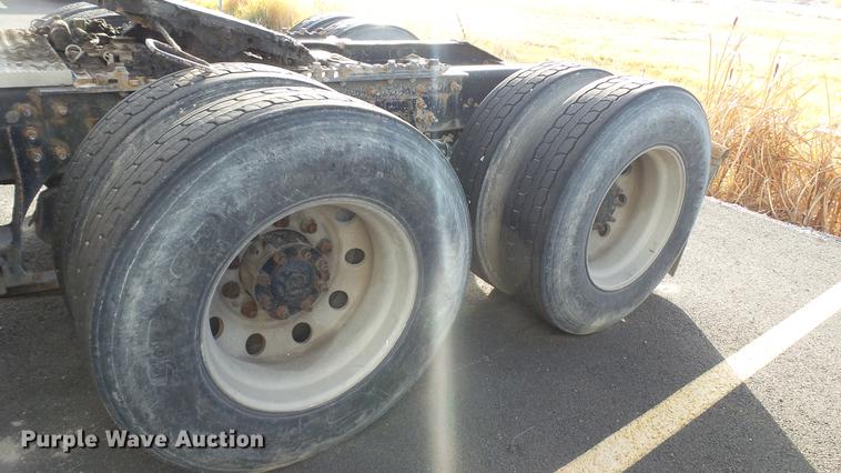 image for item DC2522 2007 International 9400i semi truck