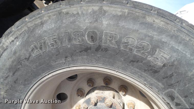 image for item DC2522 2007 International 9400i semi truck