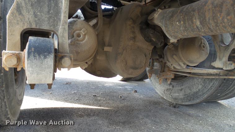 image for item DC2522 2007 International 9400i semi truck