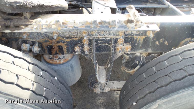 image for item DC2522 2007 International 9400i semi truck