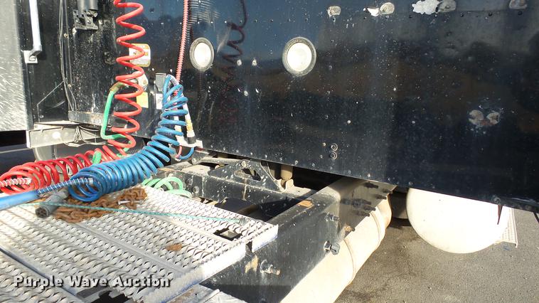 image for item DC2522 2007 International 9400i semi truck