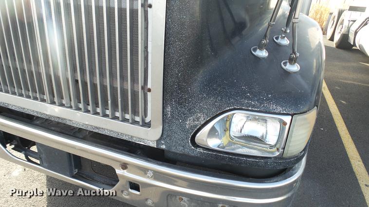 image for item DC2522 2007 International 9400i semi truck